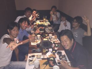 【交流会風景 (※右奥が私) 】